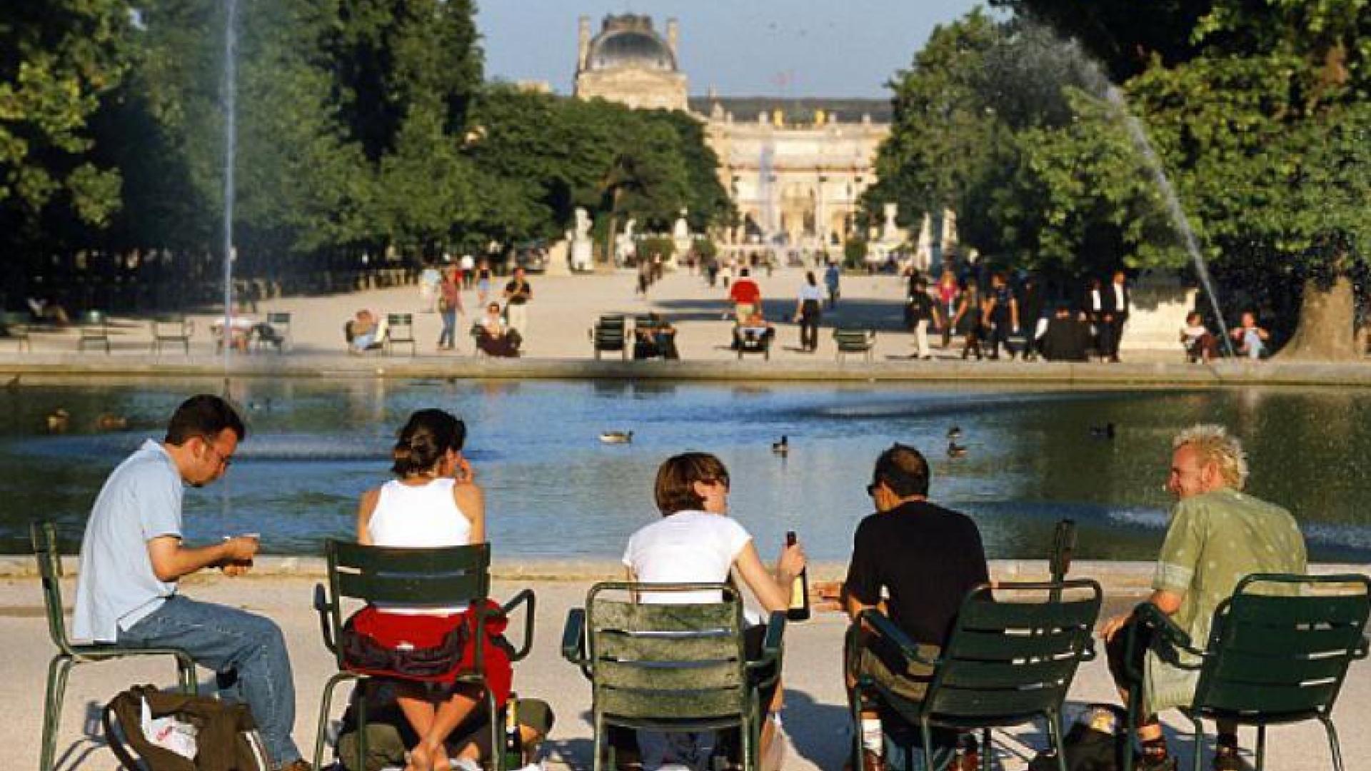 Enjoy sunny days at the Jardin des Tuileries 